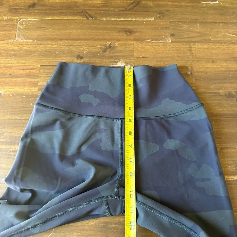 ALO Yoga good size